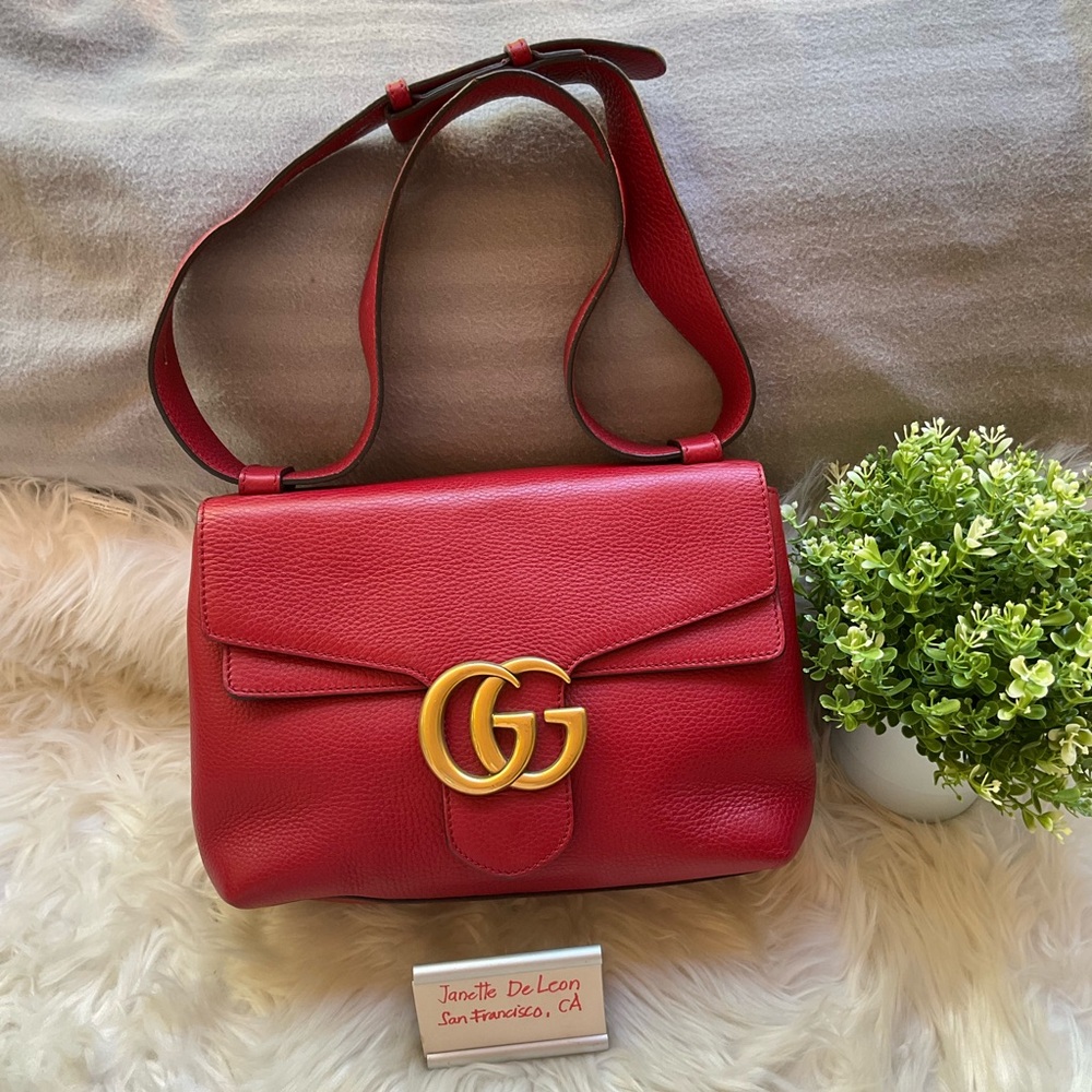 GUCCI
Red Pebbled Leather Marmont Medium Shoulder Bag
